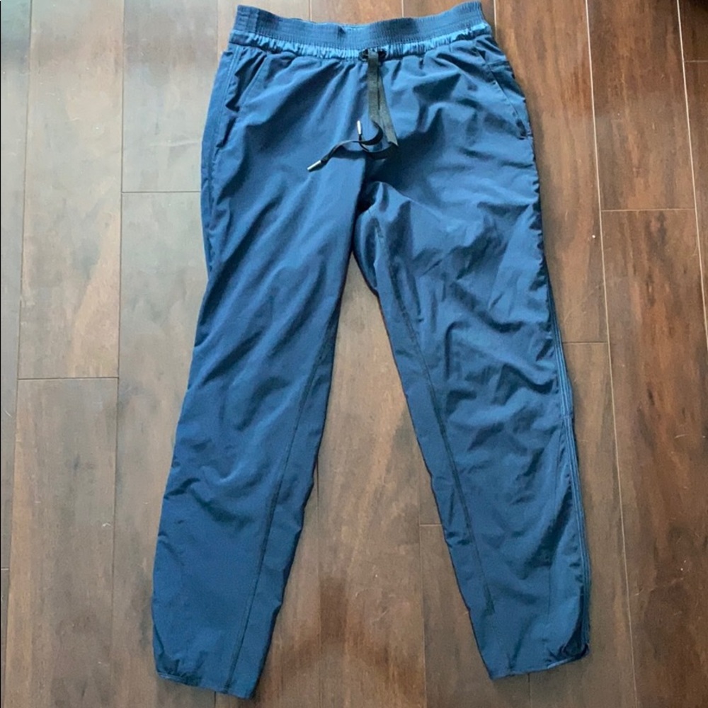 RARE Lululemon jogger size 6